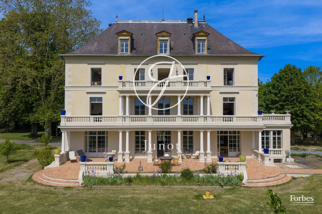 Castle in Briand Leclerc, Sens, France 2 - 17445089
