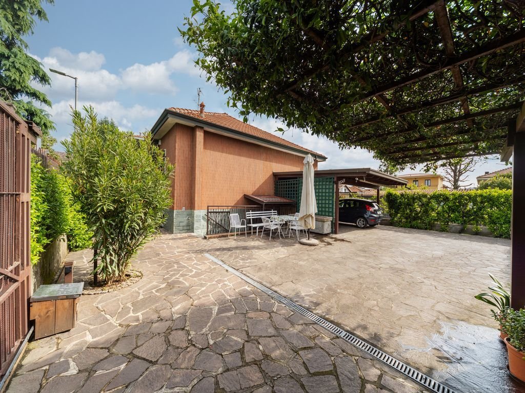 Villa in San Fruttuoso, Monza, Lombardy 2 - 17800808