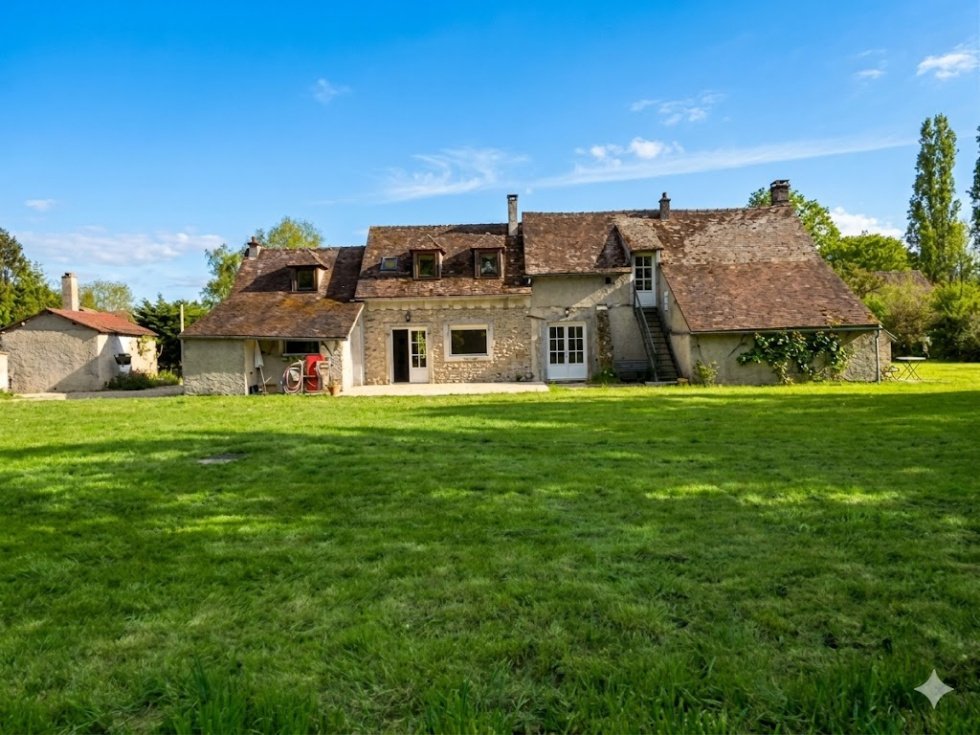 Estate in Houdan, Ile-de-France, France 1 - 17799322