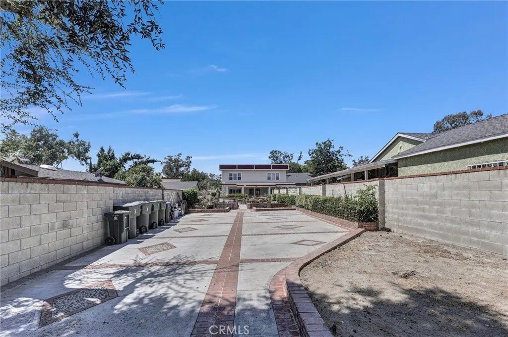 Altadena, California, United States 3 - 17799264