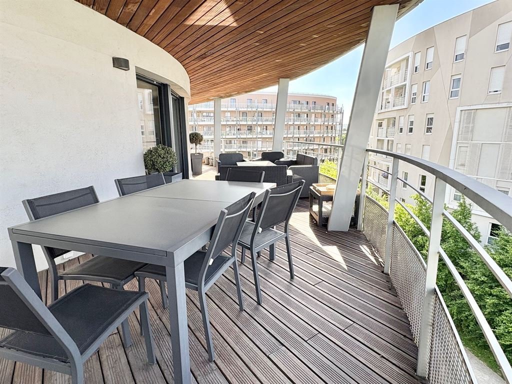 Apartment in Espaces Jeunes, Issy-les-Moulineaux, France 2 - 17454206