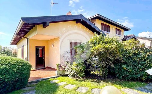 Apartment in Bizzarone, Lombardy, Italy 1