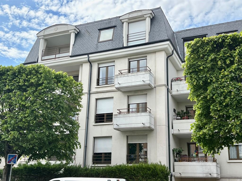 Apartment in Espaces Jeunes, Issy-les-Moulineaux, France 1 - 17043025