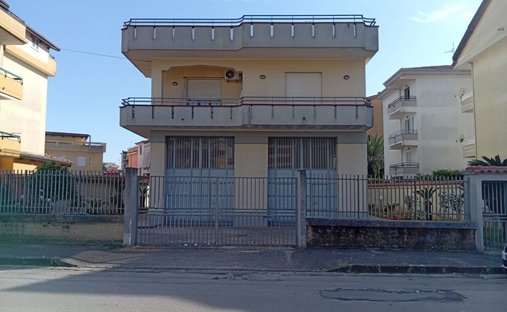 Villa in Aversa, Kampanien, Italien 1