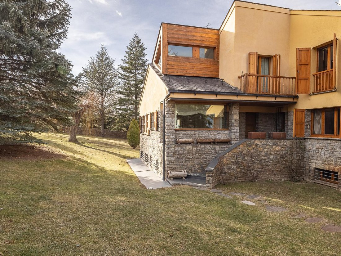 Villa in Alp, Catalonia, Spain 5 - 16988046