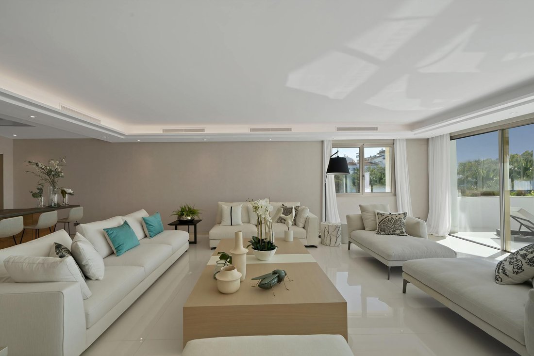 Apartment in Puerto Banus, Marbella, Spain 4 - 17431707