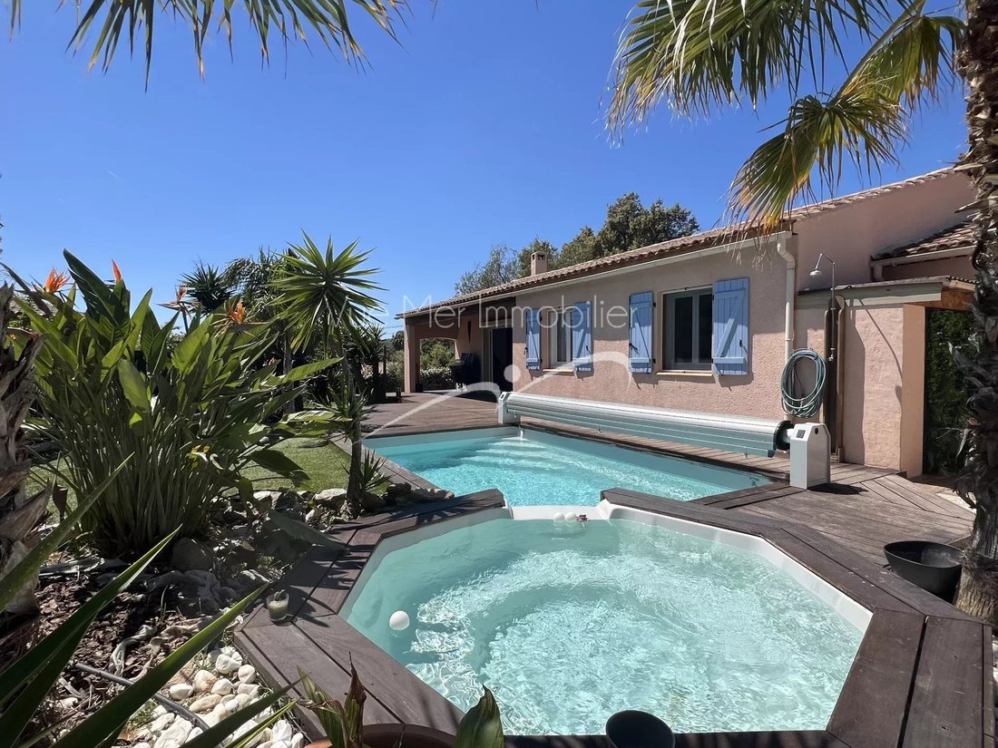 Villa in Nord Est, Bormes-les-Mimosas, France 1 - 17558058