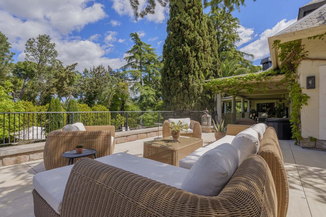 Villa in Somosaguas, Pozuelo de Alarcon, Comunidad de Madrid 4 - 17712412