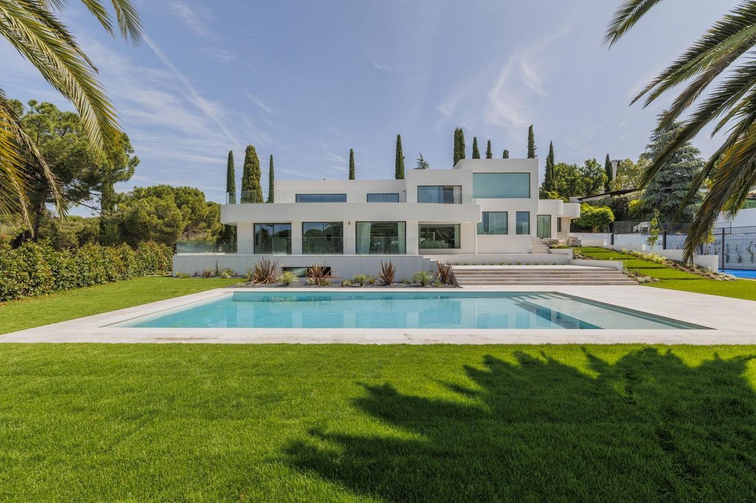 Villa in Boadilla del Monte, Comunidad de Madrid, Spain 1 - 17133397