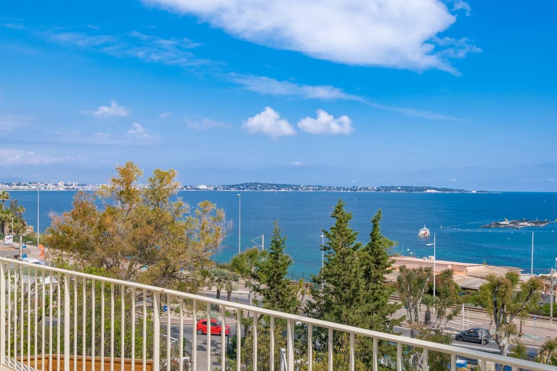 Villa in Cannes, Provence-Alpes-Côte d'Azur, France 3 - 17797378