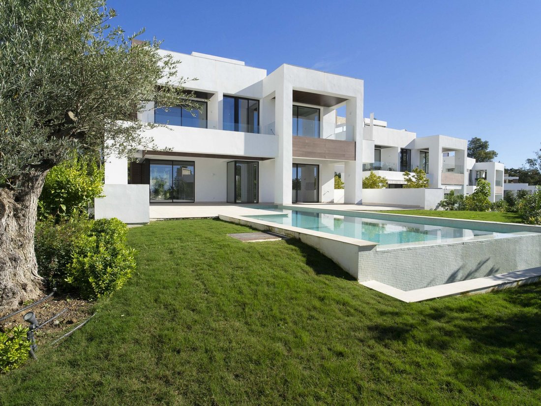 Villa in San Pedro de Alcantara, Andalusia, Spain 2 - 17146626
