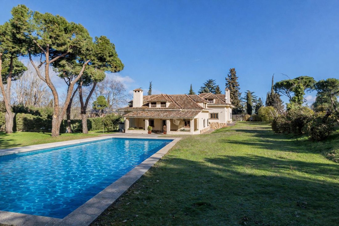 Villa in Somosaguas, Pozuelo de Alarcon, Comunidad de Madrid 2 - 17280861