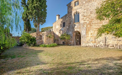 Landhaus in Vilamacolum, Katalonien, Spanien 1