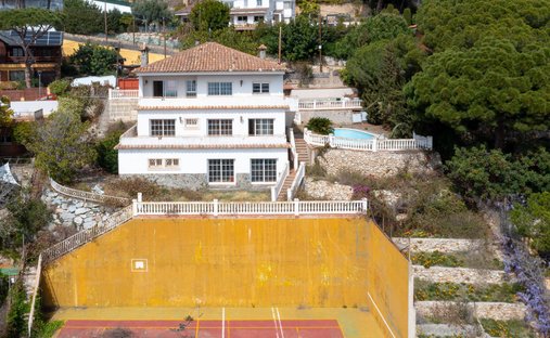 Villa in Premia de Dalt, Catalonia, Spain 1