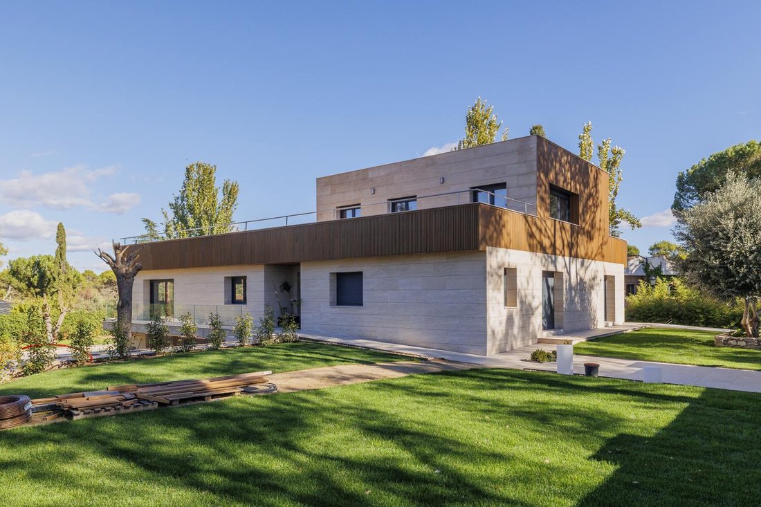 Villa in Boadilla del Monte, Comunidad de Madrid, Spain 2 - 16987678