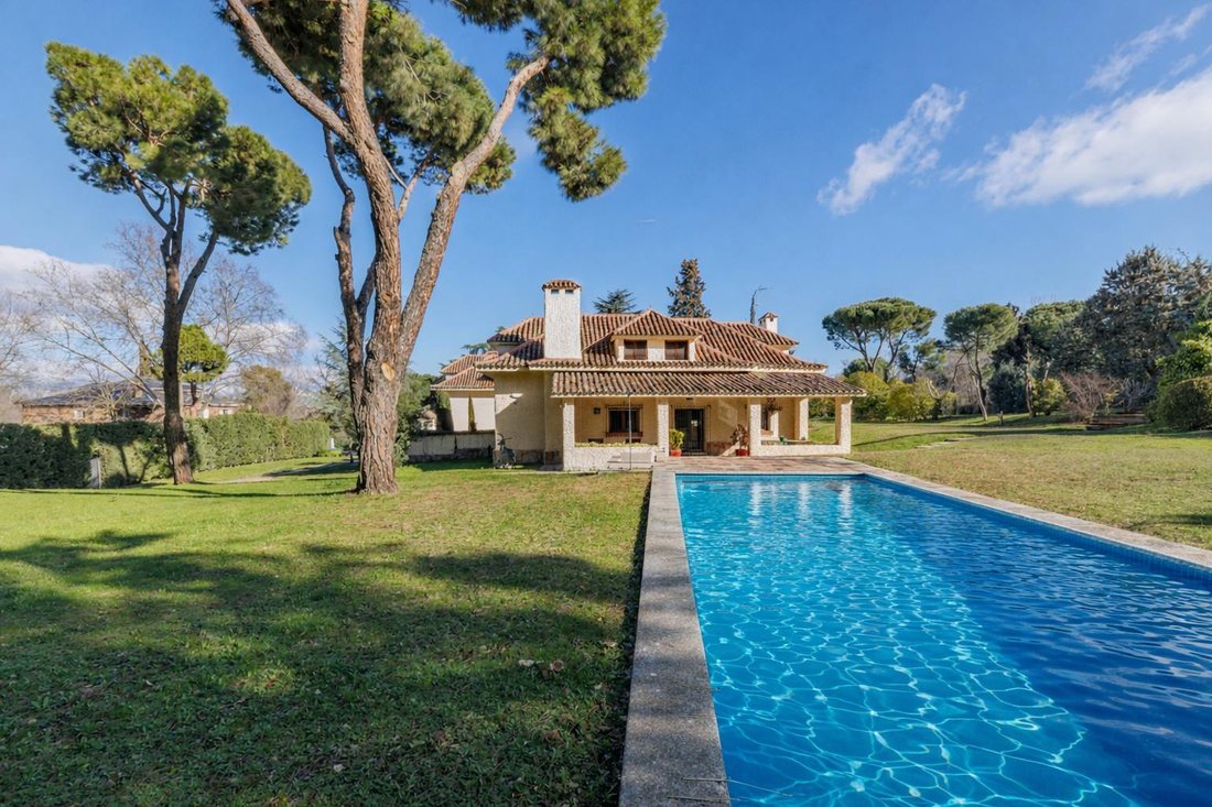 Villa in Somosaguas, Pozuelo de Alarcon, Comunidad de Madrid 1 - 17280861