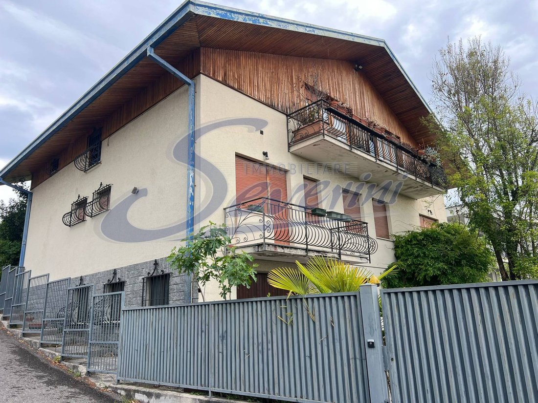Villa in Uggiate Trevano, Lombardy, Italy 2 - 17801263