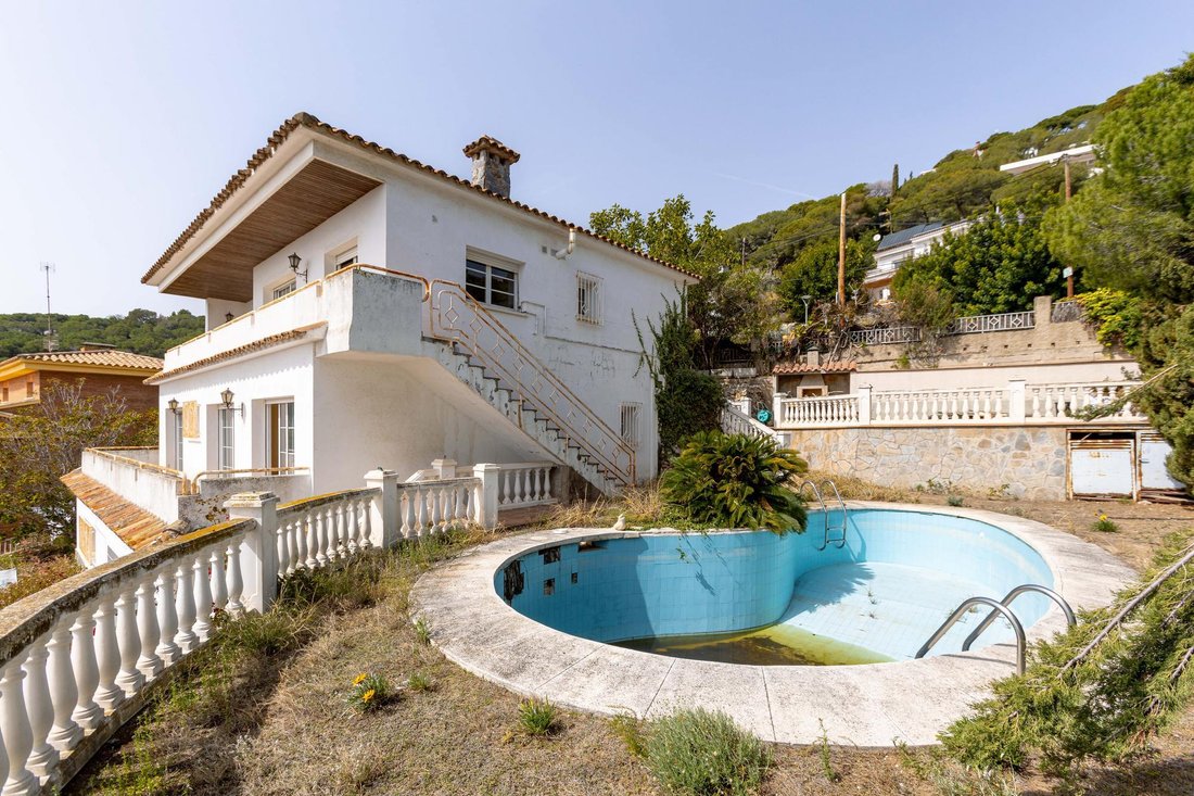Villa in Premia de Dalt, Catalonia, Spain 2 - 16988925