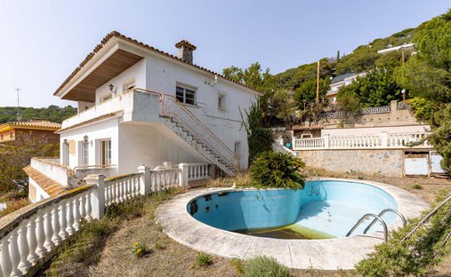 Villa in Premia de Dalt, Catalonia, Spain 1