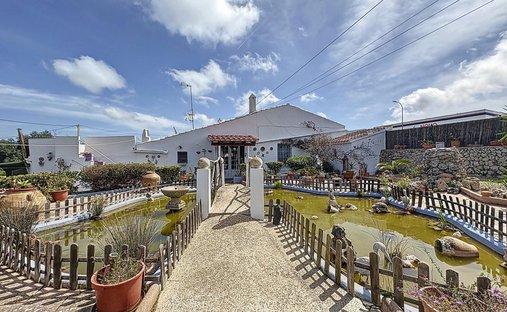 Landhaus in Mao, Balearische Inseln, Spanien 1