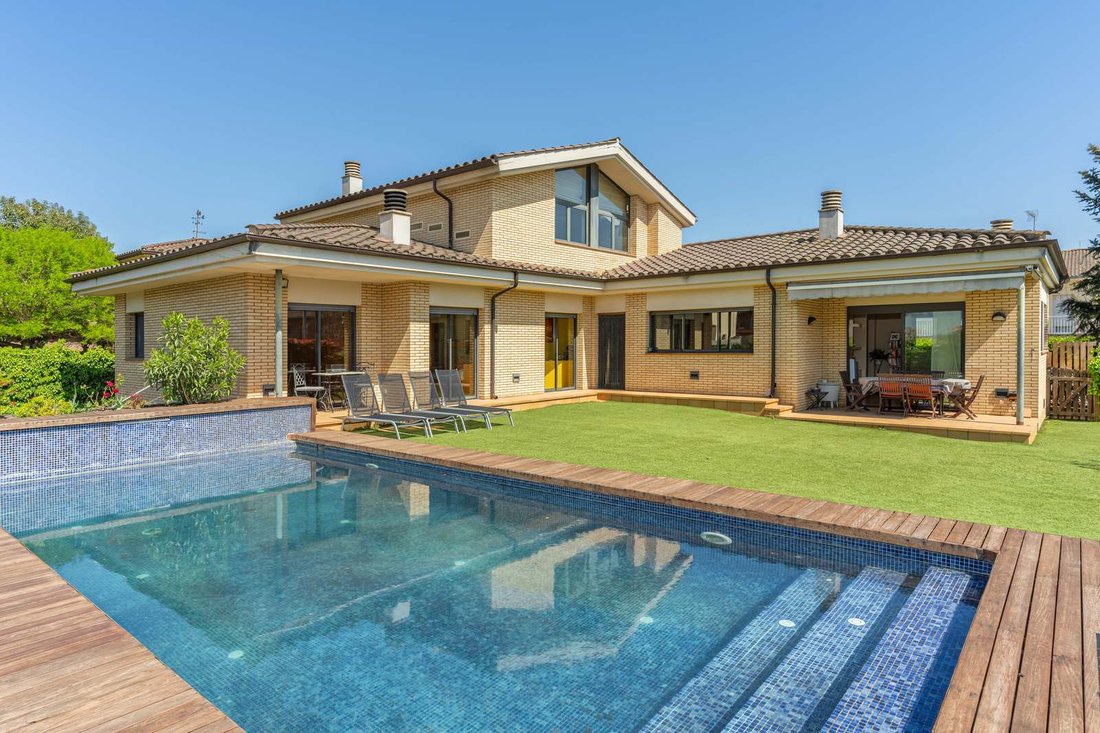 Villa in Sarria de Ter, Catalonia, Spain 1 - 17703443