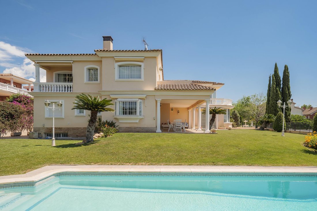 Villa in Vilassar de Dalt, Catalonia, Spain 2 - 16989023