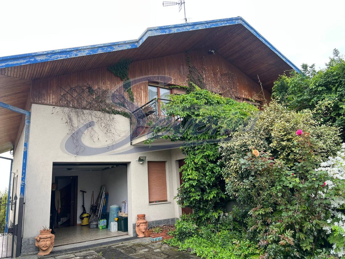 Villa in Uggiate Trevano, Lombardy, Italy 4 - 17801263