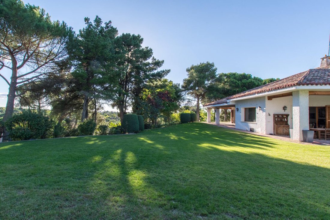 Villa in Boadilla del Monte, Comunidad de Madrid, Spain 1 - 16988240