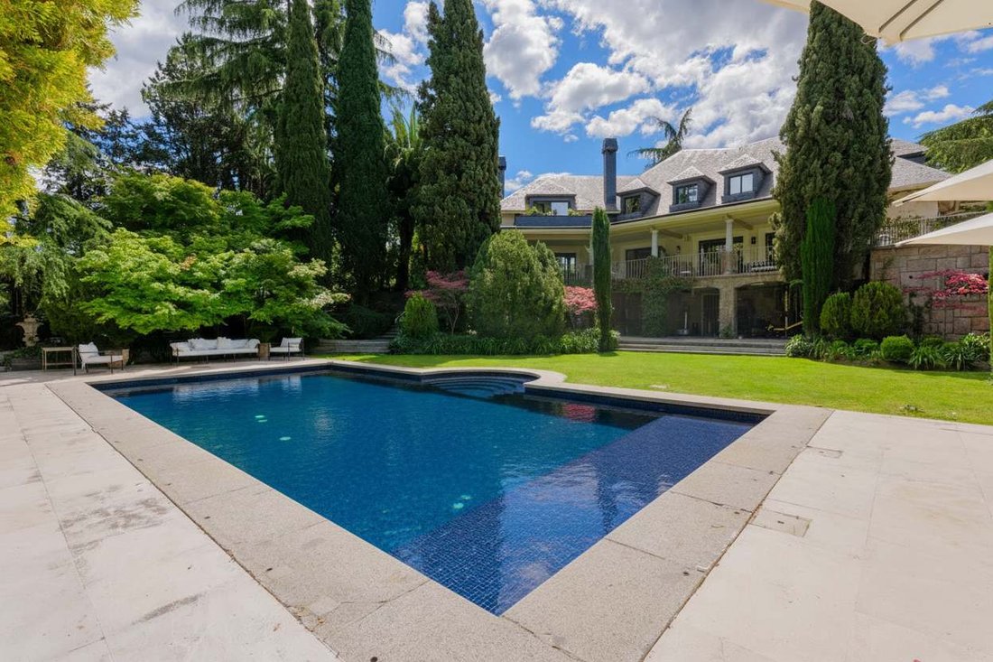 Villa in Somosaguas, Pozuelo de Alarcon, Comunidad de Madrid 2 - 17712412