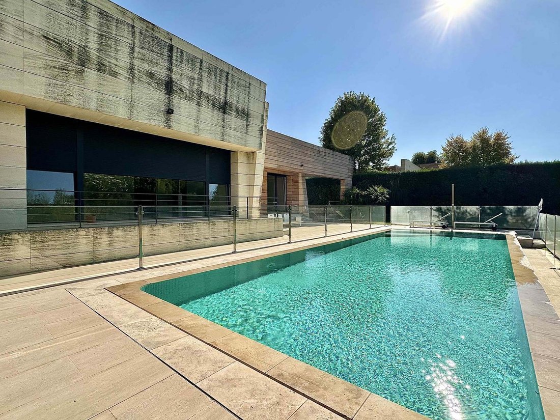 Villa in Pozuelo de Alarcon, Comunidad de Madrid, Spain 1 - 17707326