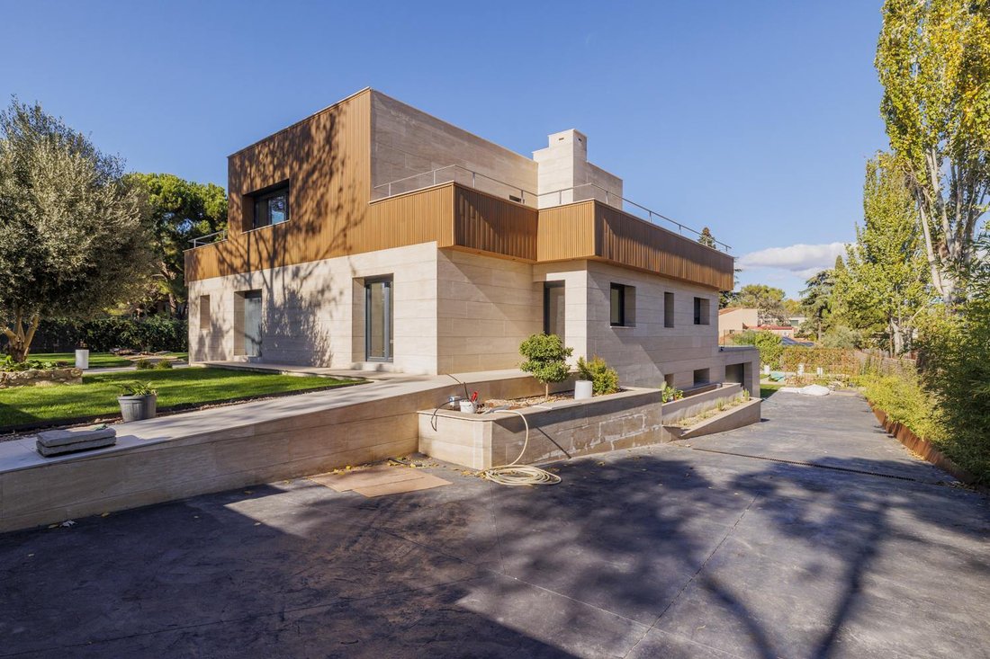 Villa in Boadilla del Monte, Comunidad de Madrid, Spain 3 - 16987678