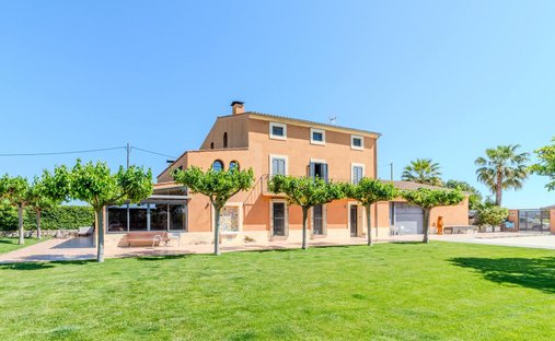 Country House in la Granada, Catalonia, Spain 1