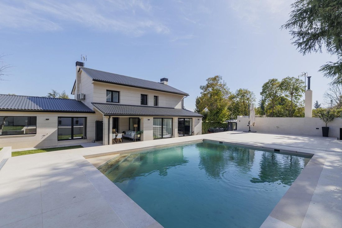 Villa à Pozuelo de Alarcón, Communauté de Madrid, Espagne 2 - 17339699