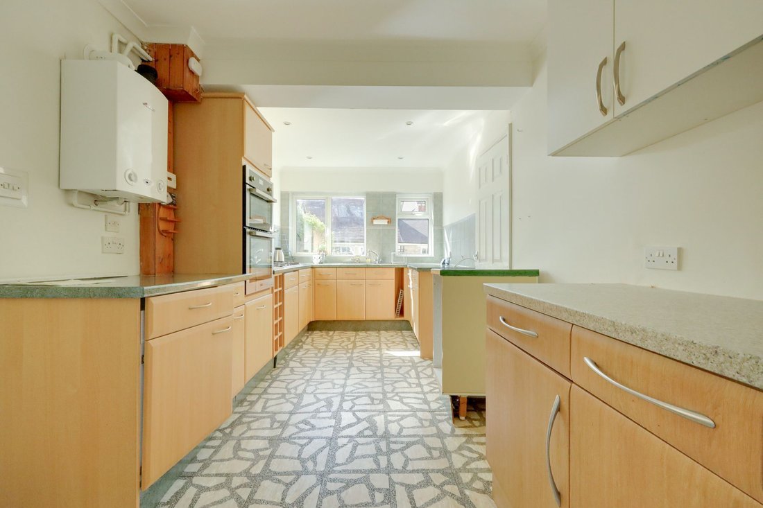 House in Burgess Hill, England 3 - 17797215