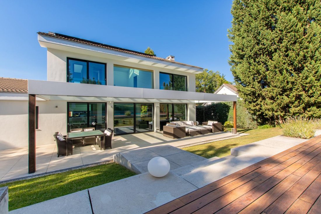 Villa in Pozuelo de Alarcon, Comunidad de Madrid, Spain 1 - 16987581