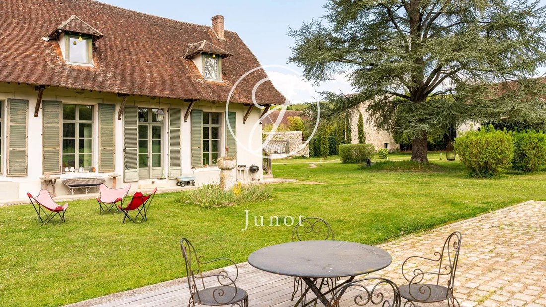 Estate in Guerard, Ile-de-France, France 3 - 17784037