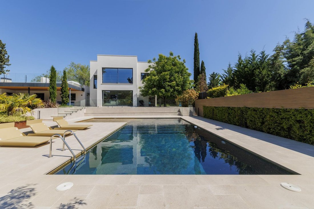 Villa in Boadilla del Monte, Comunidad de Madrid, Spain 1 - 16988818