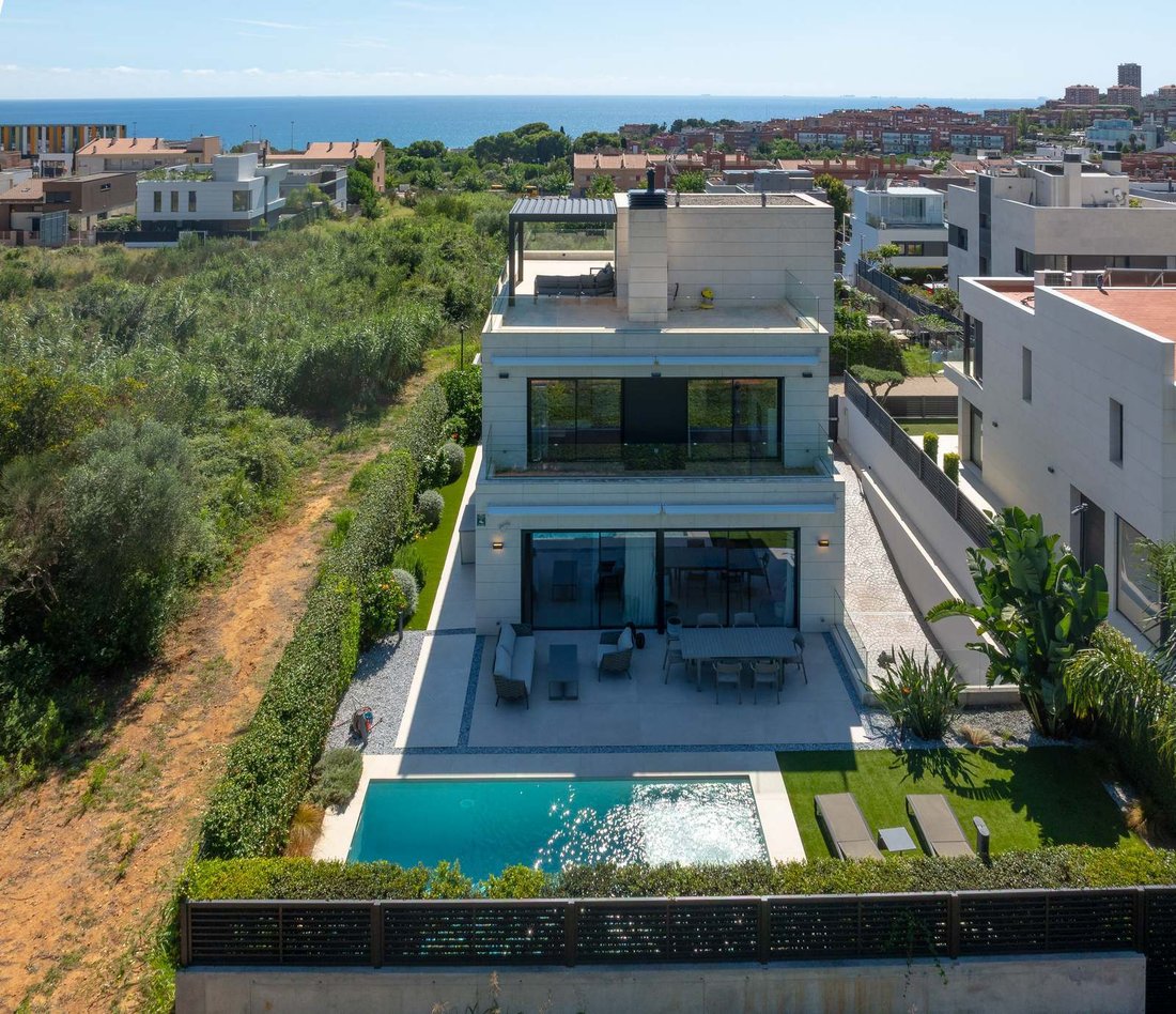 Villa in Montgat, Catalonia, Spain 1 - 16988370