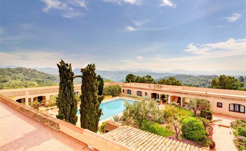 Country House in el Molar, Catalonia, Spain 1