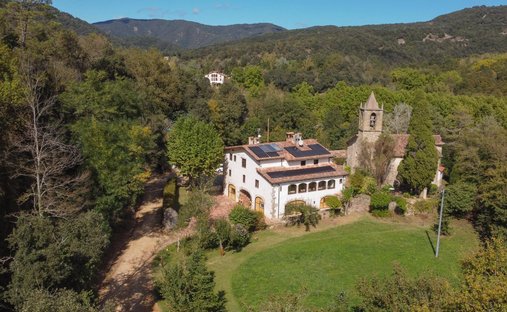 Country House in Sant Feliu de Pallerols, Catalonia, Spain 1