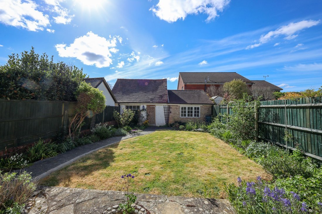 House in Burgess Hill, England 2 - 17797215