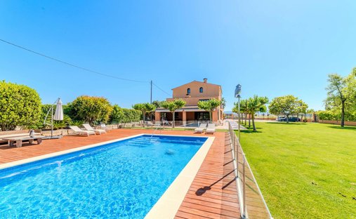 Country House in la Granada, Catalonia, Spain 1