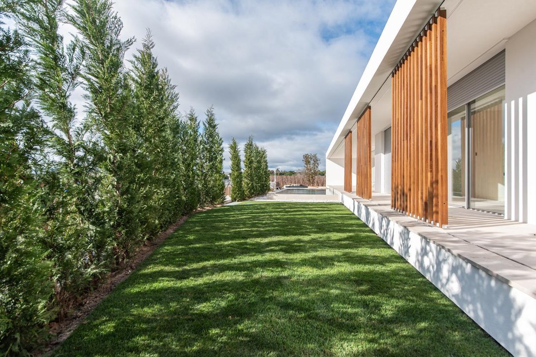 Villa in Boadilla del Monte, Comunidad de Madrid, Spain 1 - 16987612