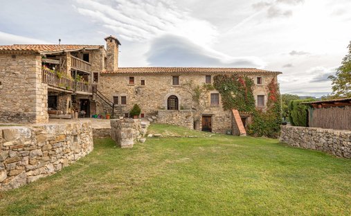 Landhaus in Sales de Llierca, Katalonien, Spanien 1