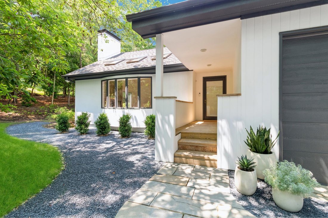 Hampton Bays, New York, United States 2 - 15879237
