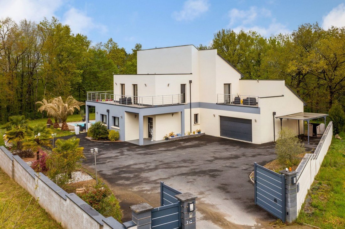 Villa in Ussac, Nouvelle-Aquitaine, France 2 - 17796795