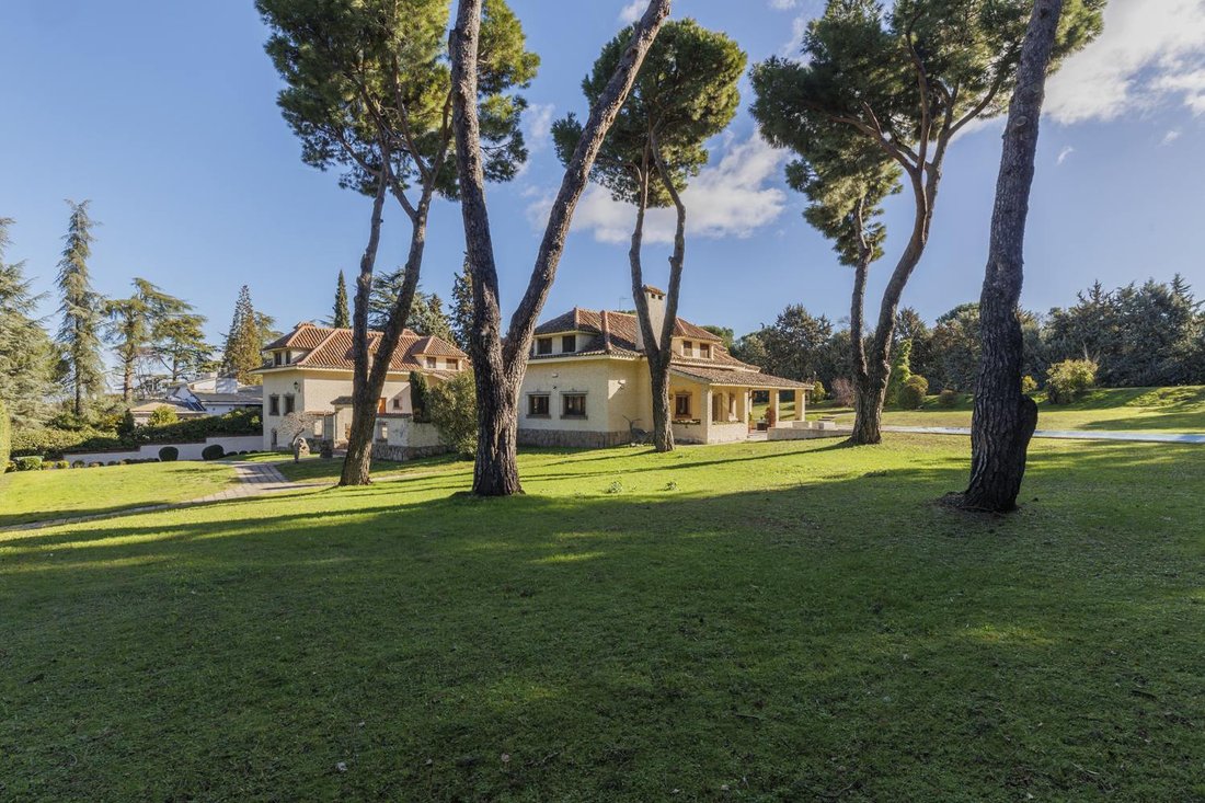 Villa in Somosaguas, Pozuelo de Alarcon, Comunidad de Madrid 3 - 17280861