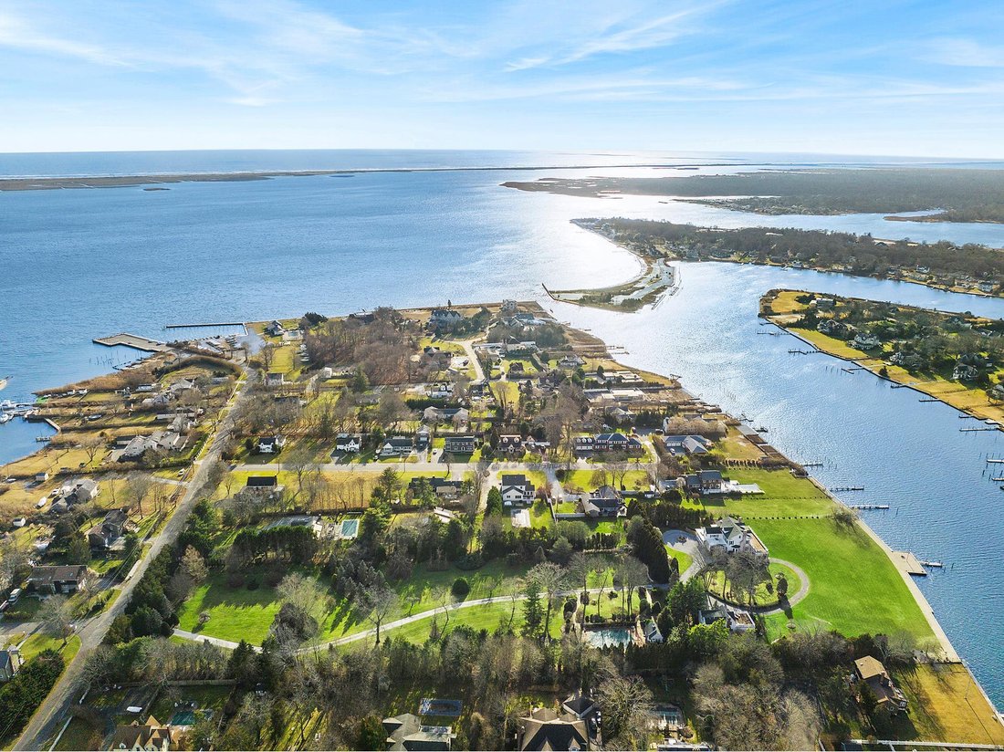 House in Center Moriches, New York, United States 2 - 15877458