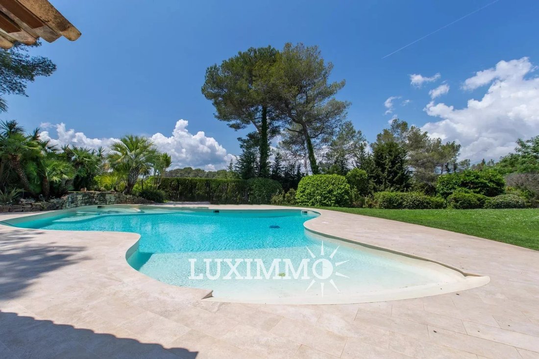 Villa in Mougins, Provence-Alpes-Côte d'Azur, France 2 - 13769295