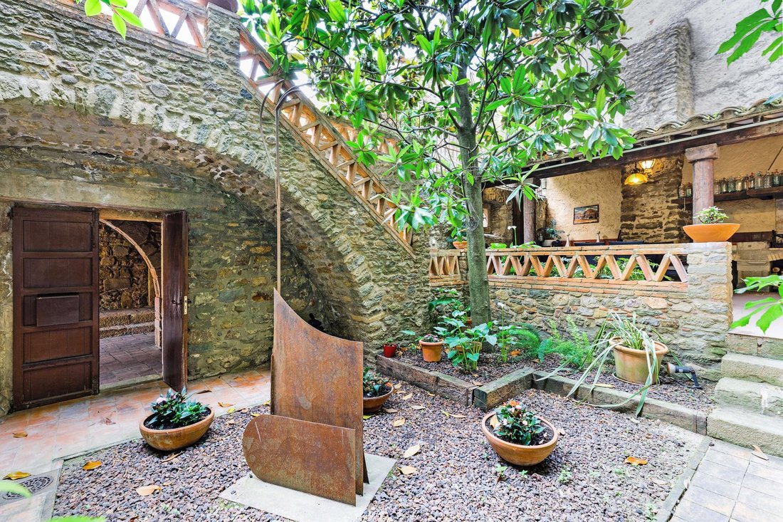 Villa in Cruilles, Monells i Sant Sadurni de l'Heura, Catalonia, Spain 1 - 16987820